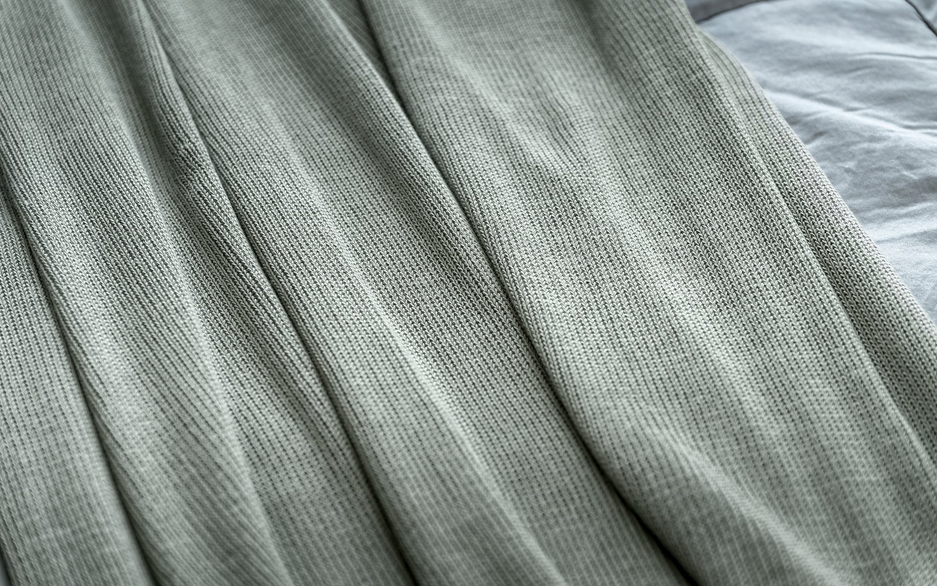 Mrs.Me home couture - throw Nest Sage detail2 WEB